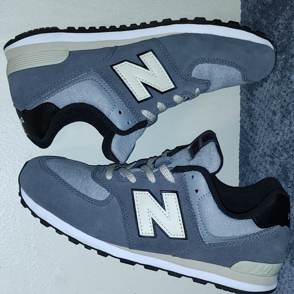 New Balance Men's Gray Sneakers - Picture 5 of 6